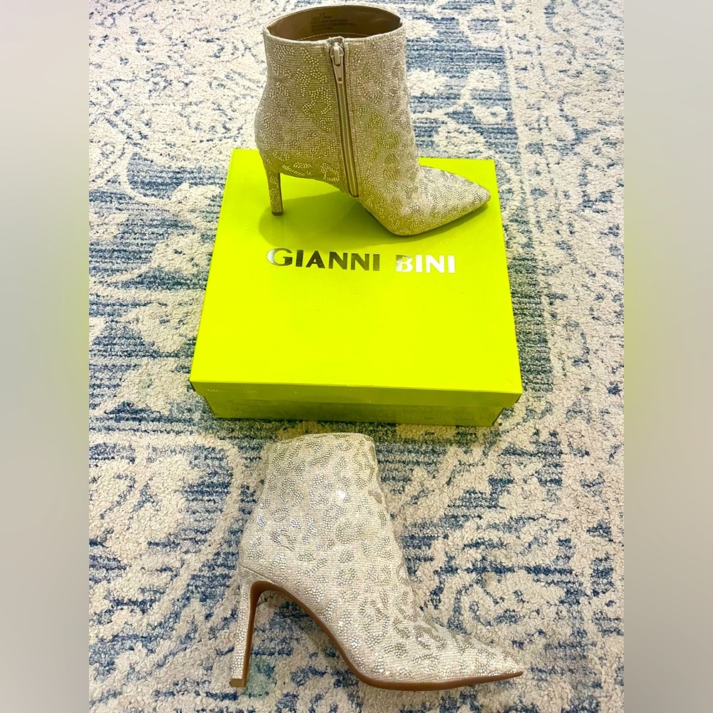 Gianni BINI boots. Size 9M. Never worn.